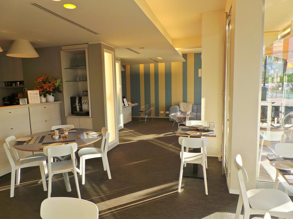 Hotel Palm Garavan Мантон Екстер'єр фото