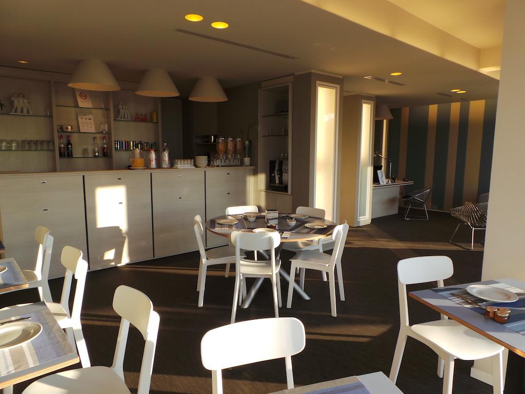 Hotel Palm Garavan Мантон Екстер'єр фото